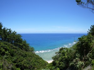 知名瀬への県道から東シナ海