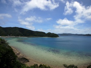 手安集落前の海