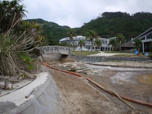 海洋展示館そばの川